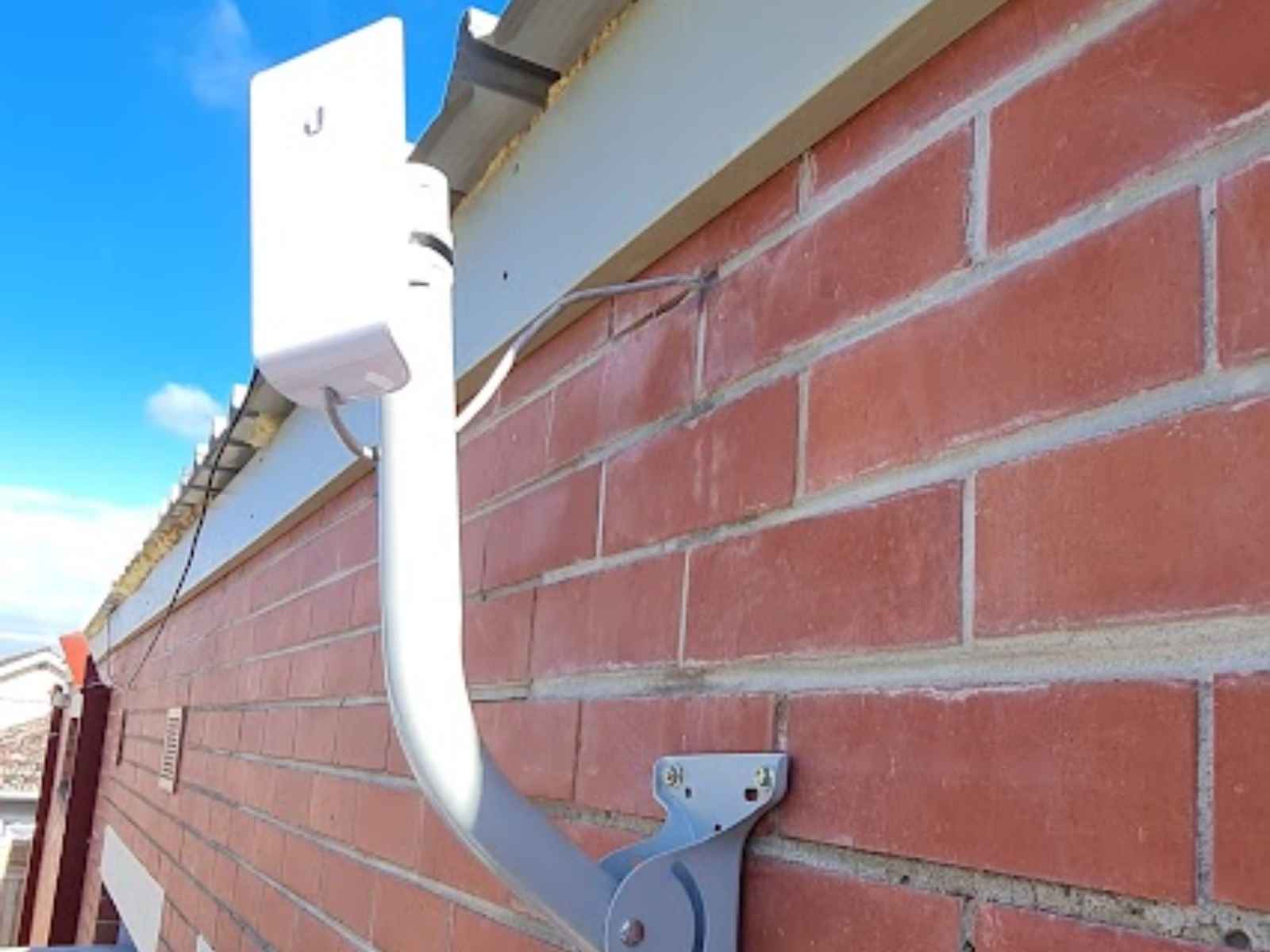 Ubiquiti NanoStation M5 point-to-point wireless installation at U3A Kingston