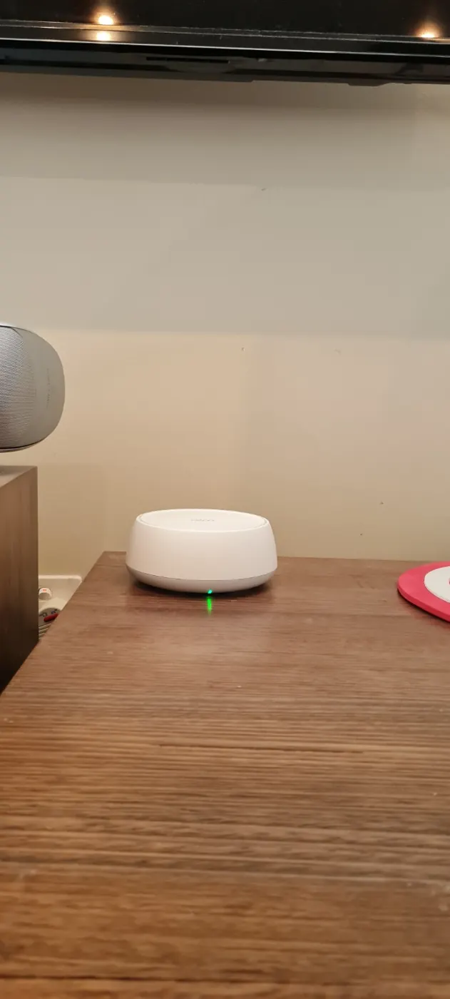 Deco mesh Wi-Fi node in living room
